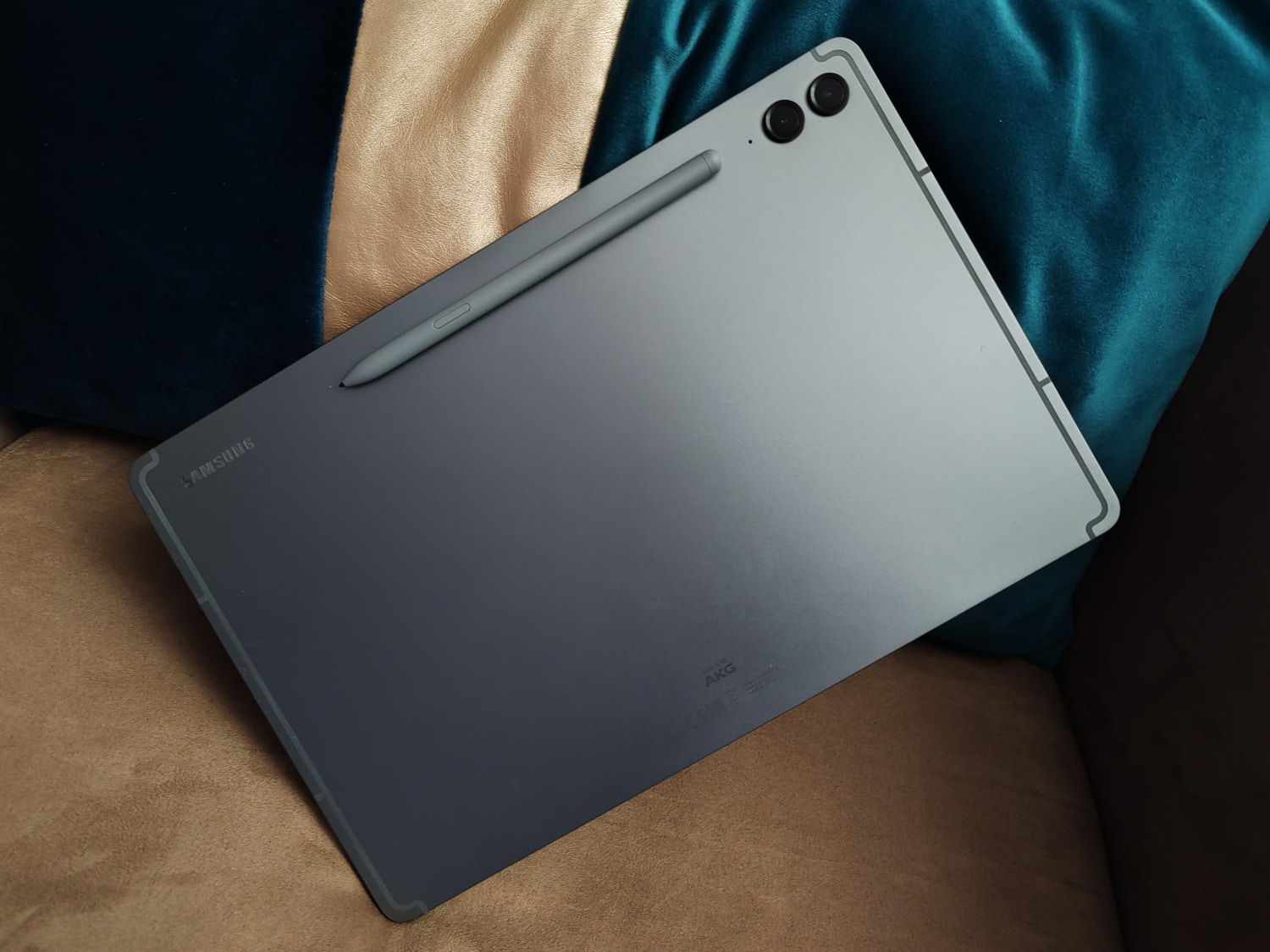 Galaxy Tab S6 : une tablette avec un stylet et un capteur d'empreintes sous  l'écran
