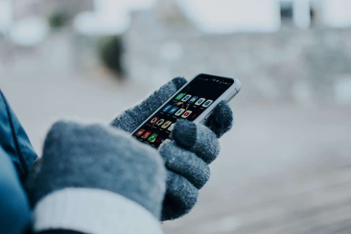 mode sombre smartphone lumière bleue