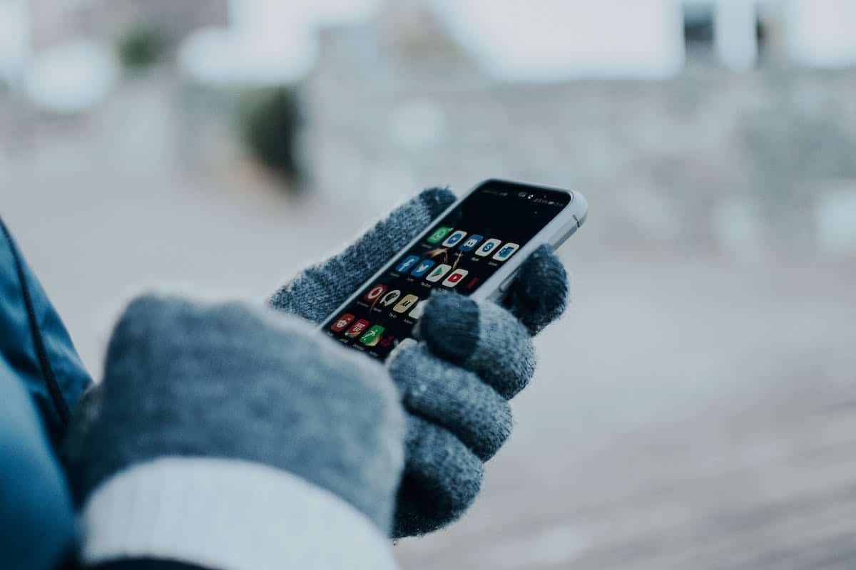 mode sombre smartphone lumière bleue