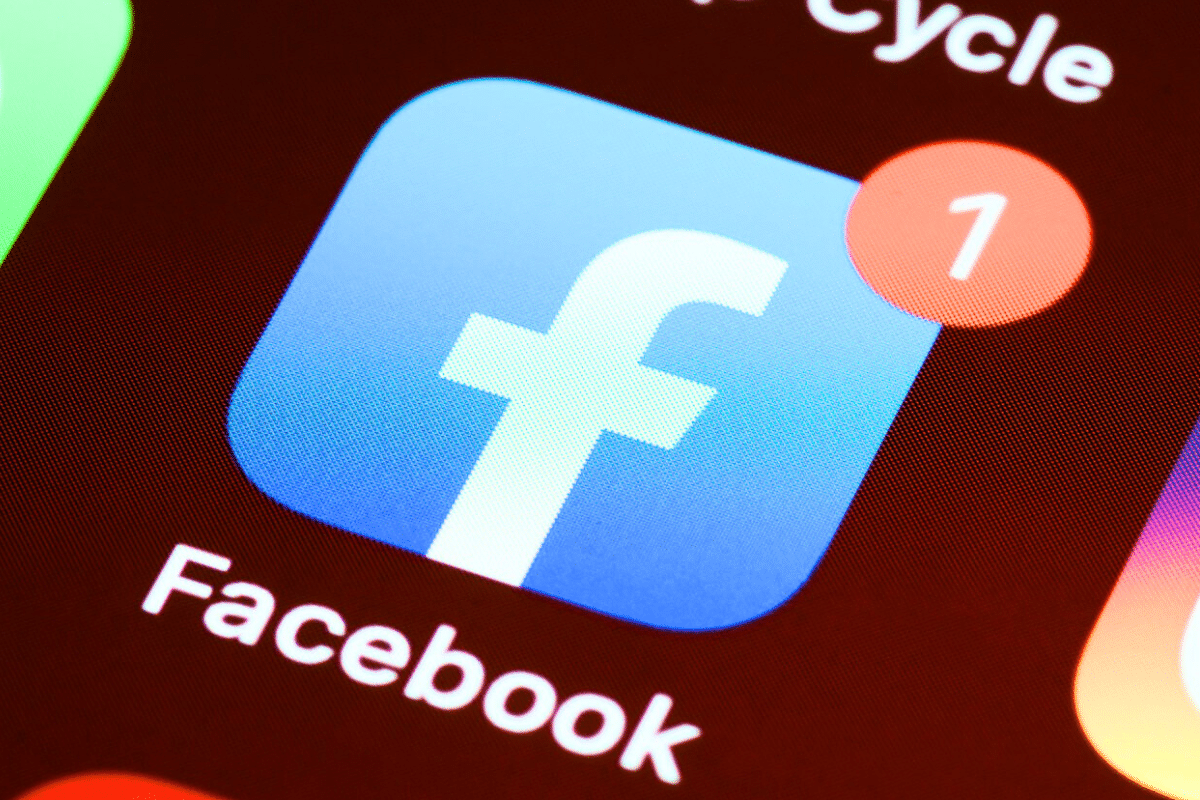 Facebook lancer sapin 760 000 euros