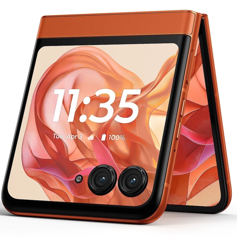 Smartphone pliable dans une main