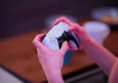 PS5 PlayStation 5 DualSense bêta Sony manette nouveauté gaming jeu vidéo