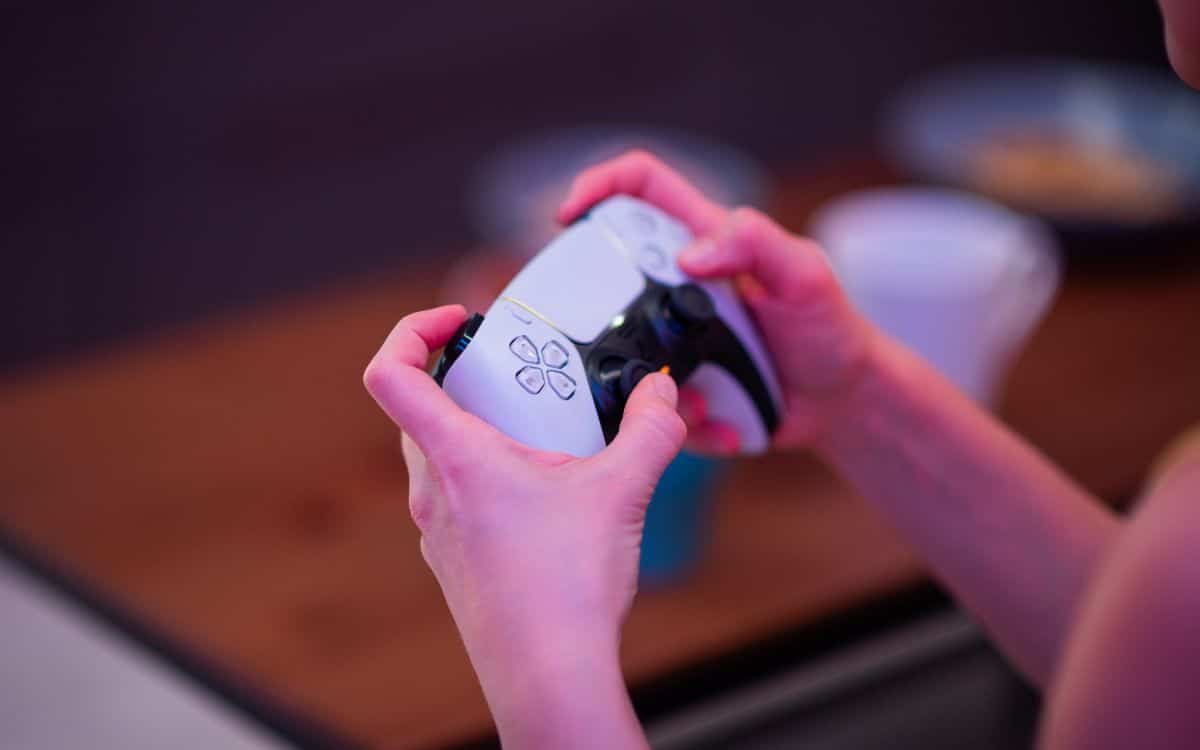 PS5 PlayStation 5 DualSense bêta Sony manette nouveauté gaming jeu vidéo
