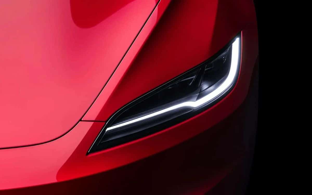 Tesla Model 3 Y feux route adaptatifs phares matriciels