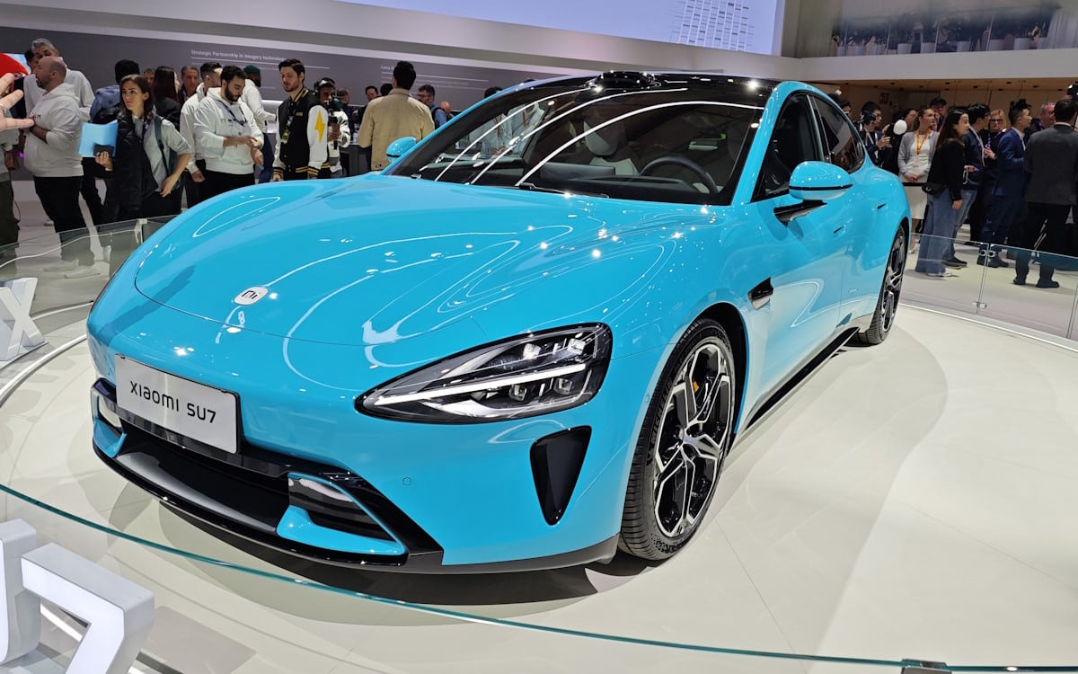 Voiture électrique Xiaomi SU7 MWC 2024