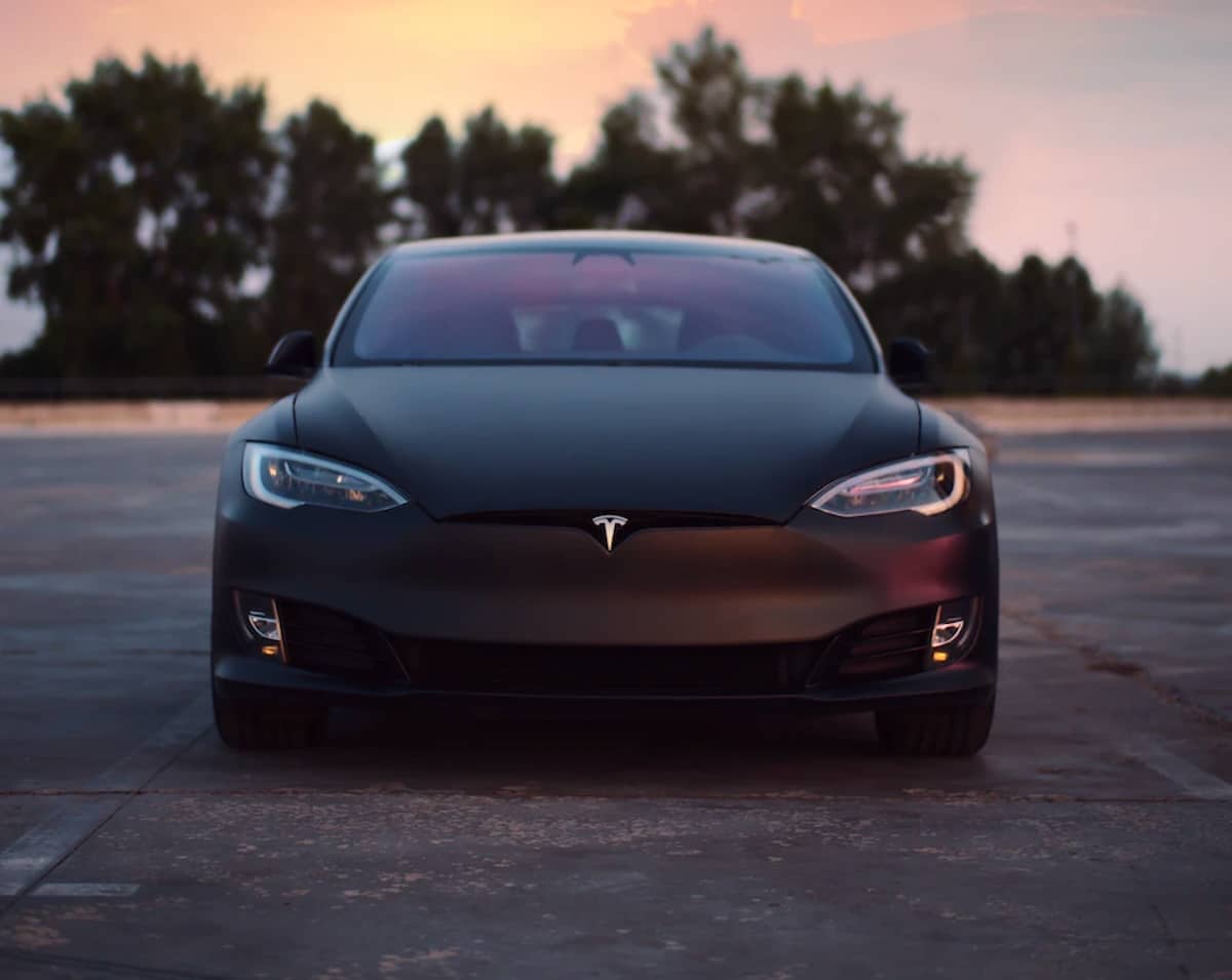 Tesla hausse prix