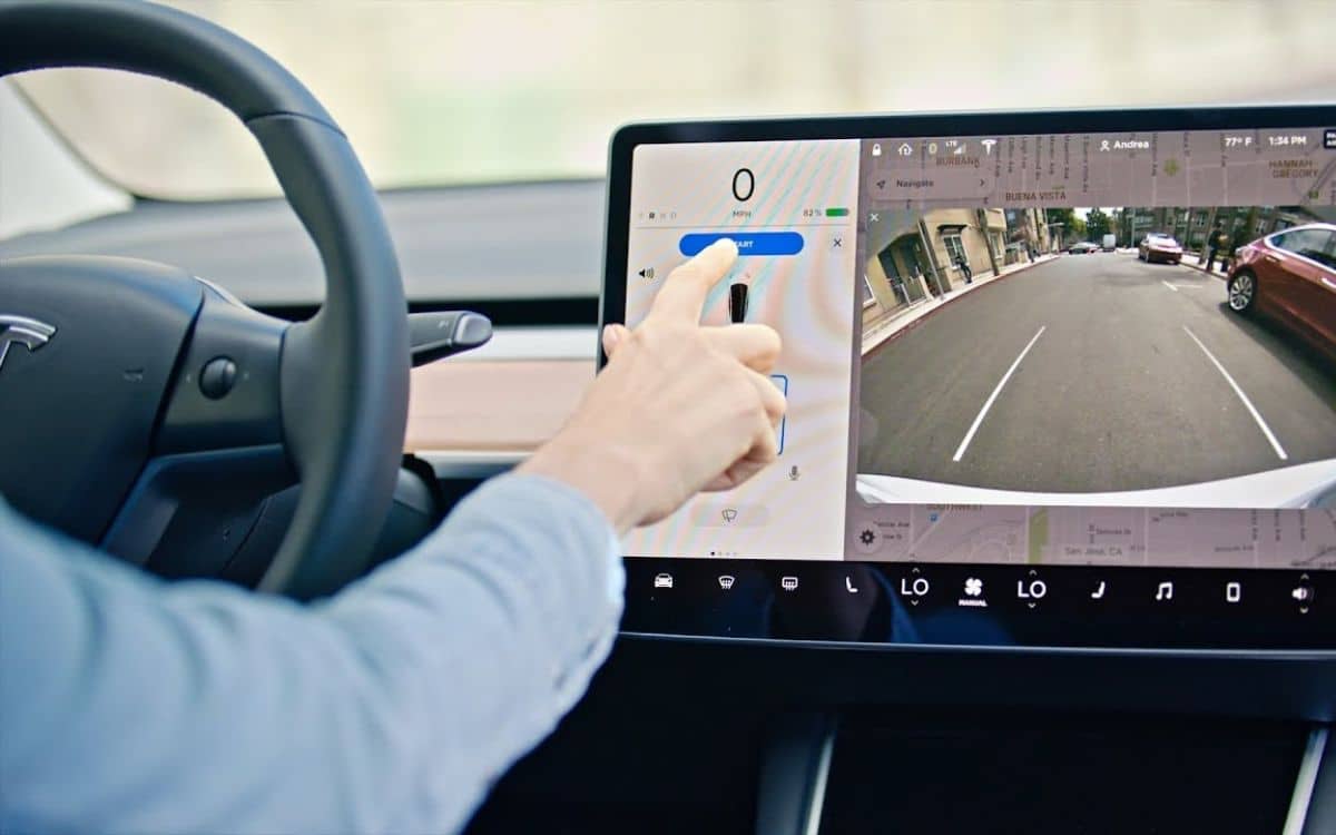 Tesla autopark Model stationnement automatique autopilot