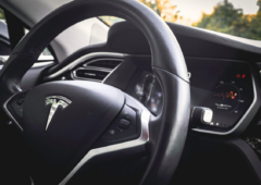Tesla vol voiture électrique