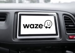 waze apple car play