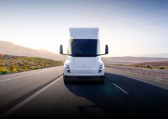 Tesla Semi camion électrique poids lourd retard