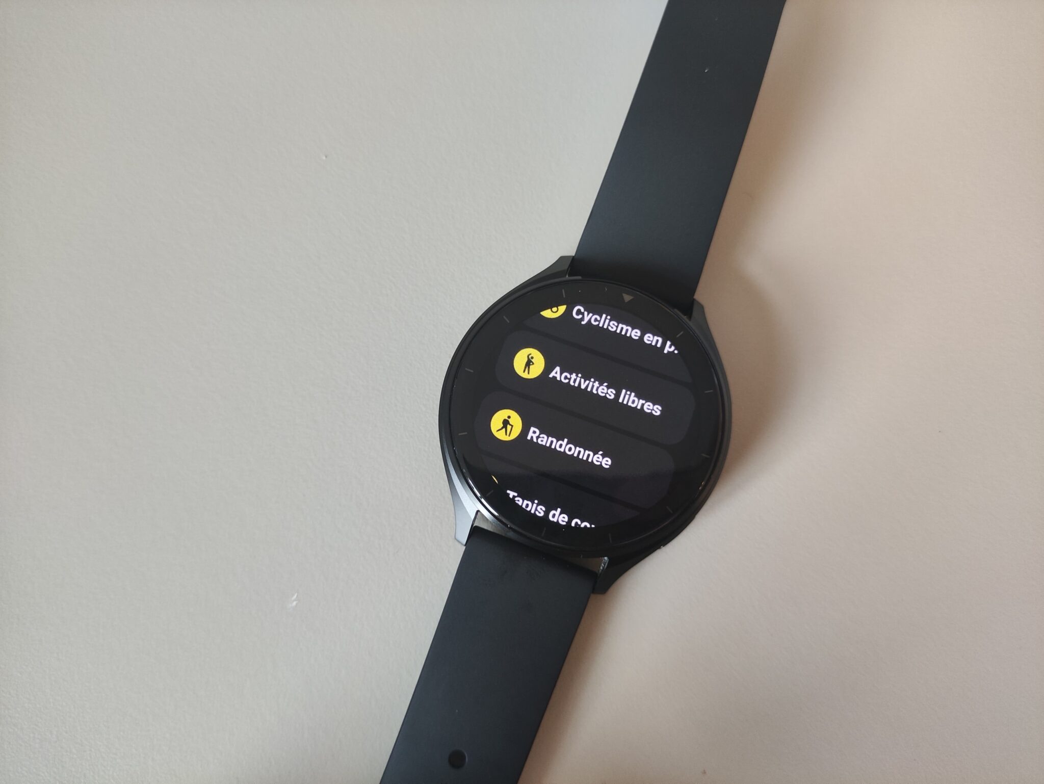 Xiaomi Watch 2 de face avec les modes de sport Crédit : Liron Semoun – Tom’s Guide