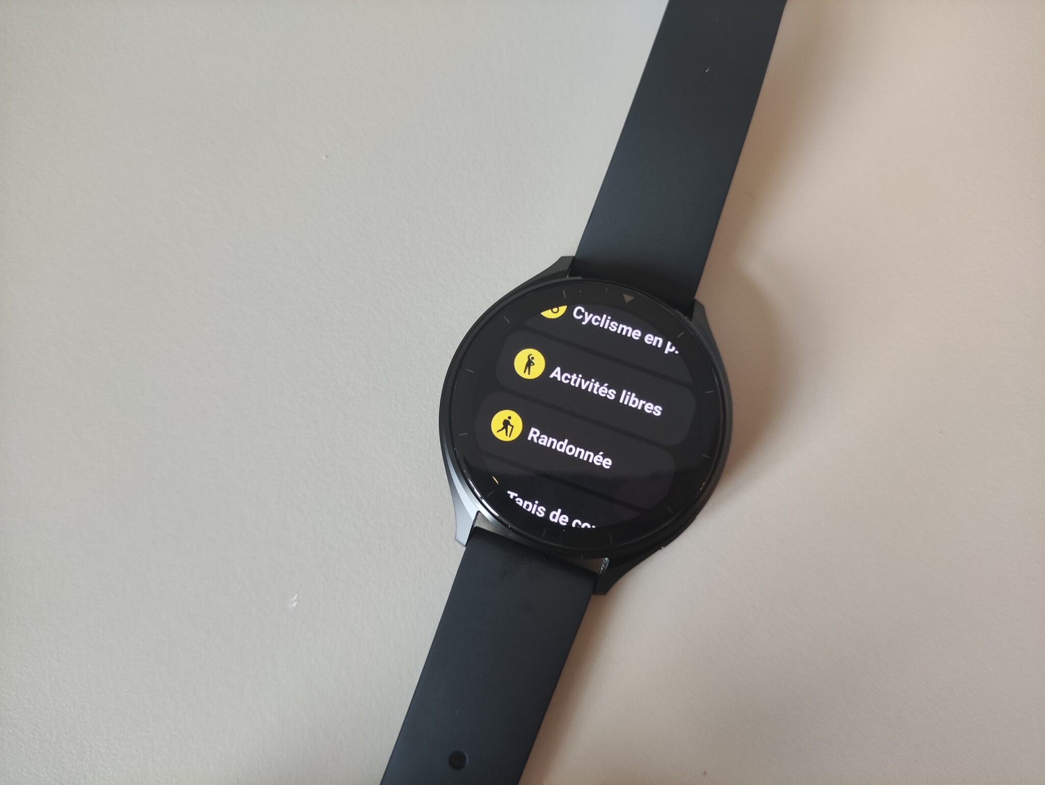 Xiaomi Watch 2 de face avec les modes de sport Crédit : Liron Semoun – Tom’s Guide