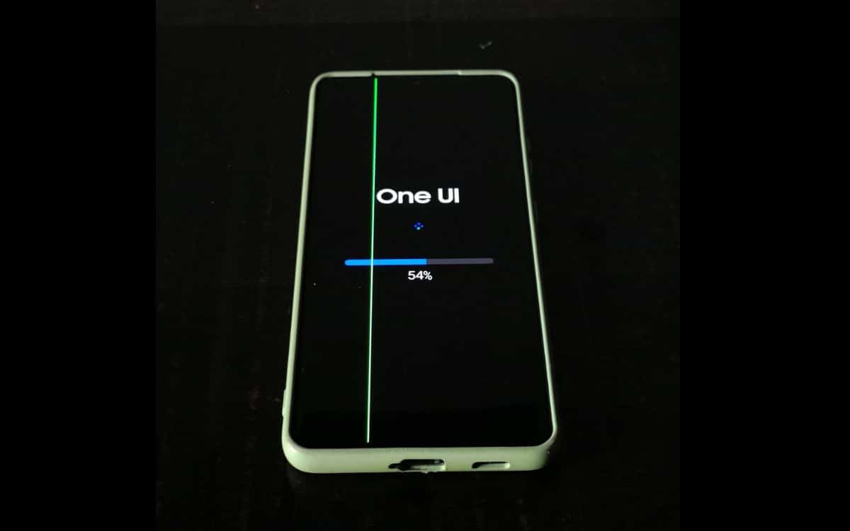 Samsung Galaxy S21 screen green line