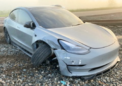 Tesla Model 3 accident train Autopilot