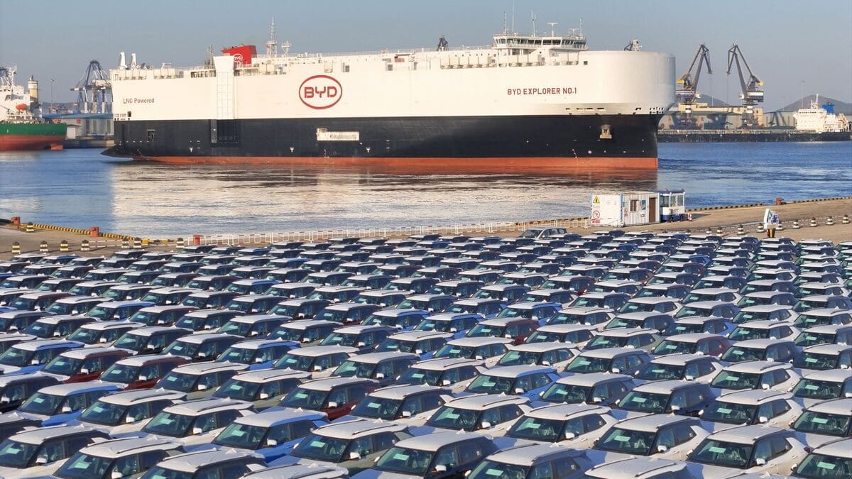 BYD voitures stockées dans les ports européens
