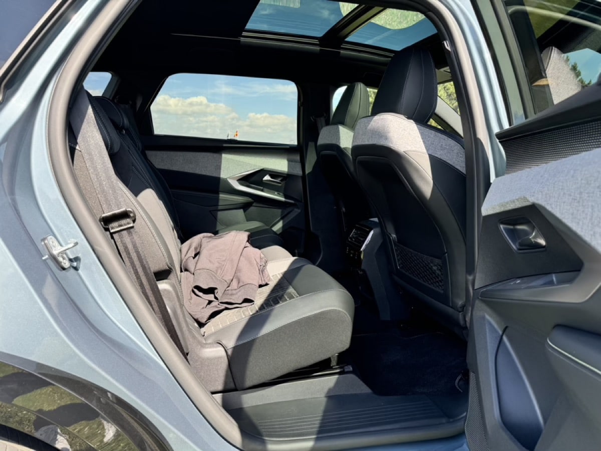 Peugeot E-5008 (2024)