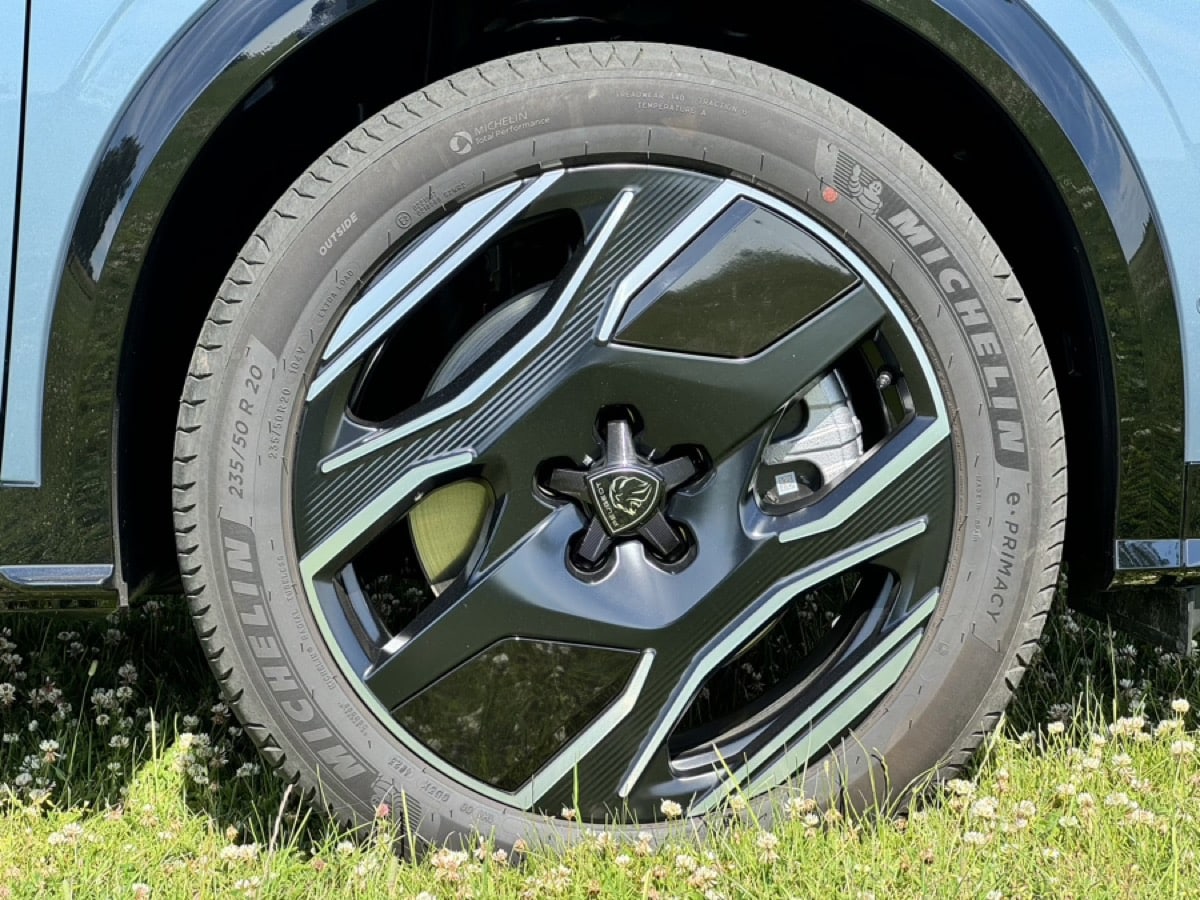 Peugeot E-5008 (2024)
