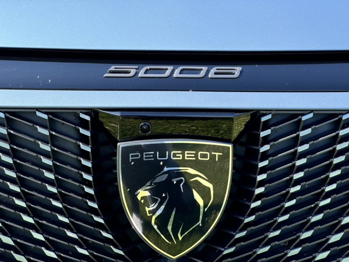 Peugeot E-5008 (2024)