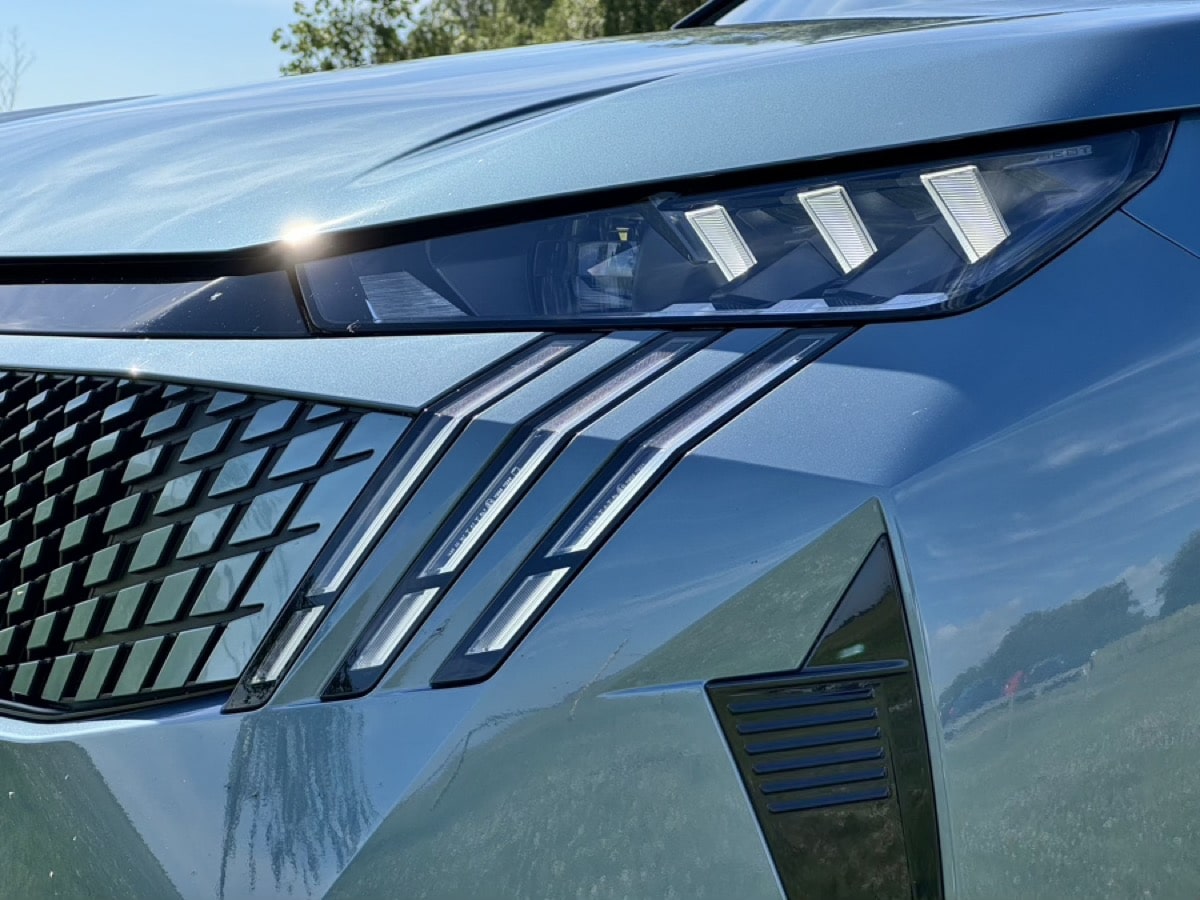 Peugeot E-5008 (2024)