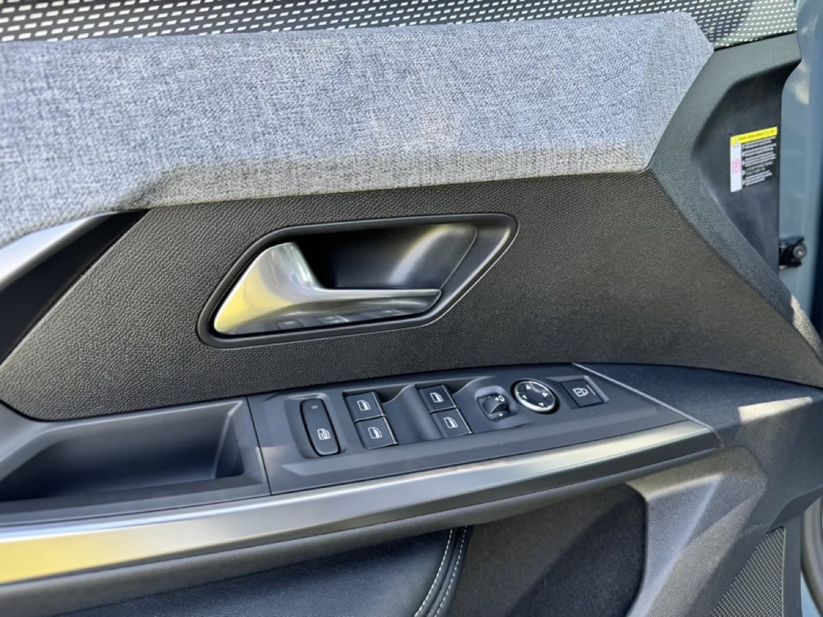 Peugeot E-5008 (2024)