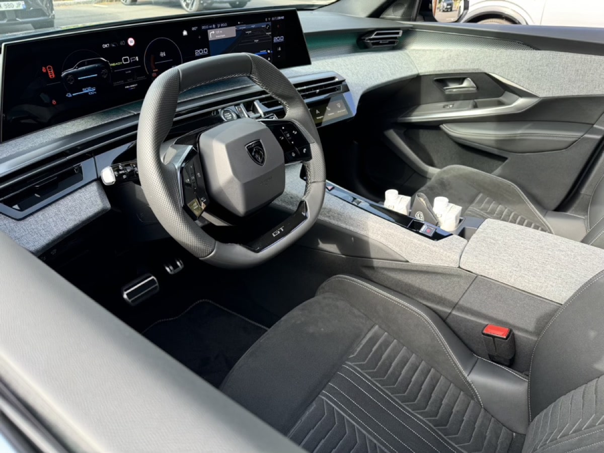 Peugeot E-5008 (2024)