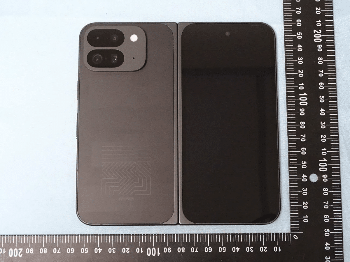 Google Pixel 9 Pro Fold smartphone pliable photos images leak design