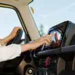 Regarder des vidéos dans sa voiture grâce à Fermata Auto, ce qu’il faut savoir