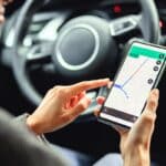 Découvrez ce nouvel assistant routier intelligent qui vous alerte des radars et zones à risque