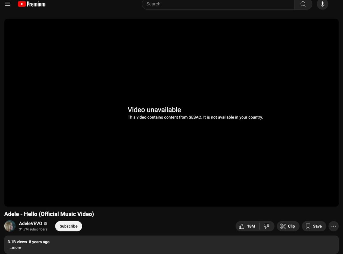 Ecran noir d'une vidéo qui ne se lance pas sur Youtube avec une mention en anglais : Video Unavailable