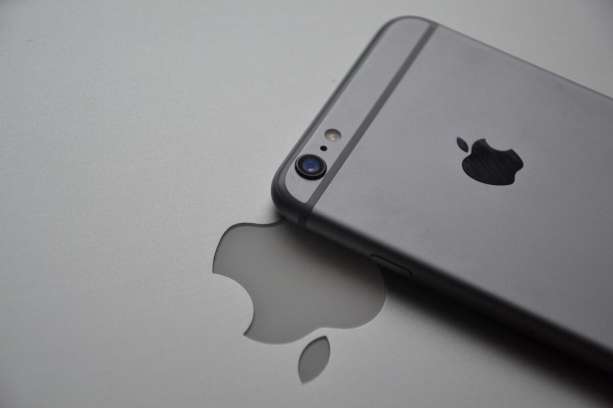 iPhone Apple