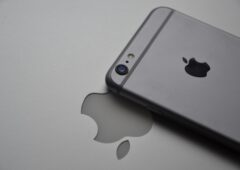 iPhone Apple