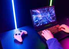 joueur sur PC portable