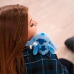 Après Labubu, les peluches d’épaule sont devenues la nouvelle tendance
