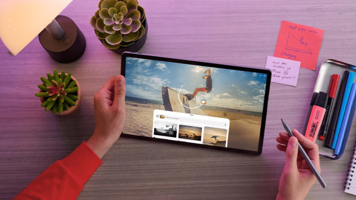 Image 2 : Lenovo : une tablette grand format avec clavier et stylet... sous la barre des 300 € !