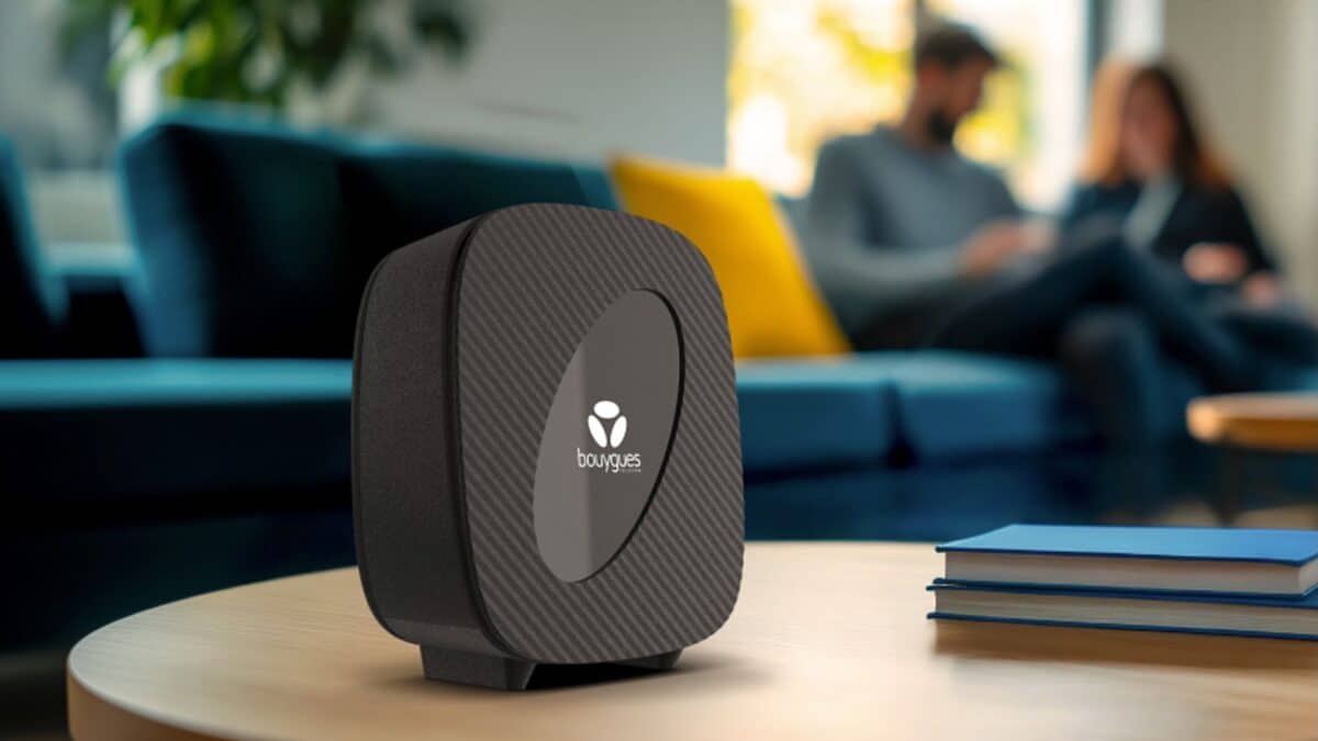 La Bbox de Bouygues Telecom, posée sur une table de salon. Dès 2027, son tarif mensuel pourra être réévalué chaque année selon l'inflation.