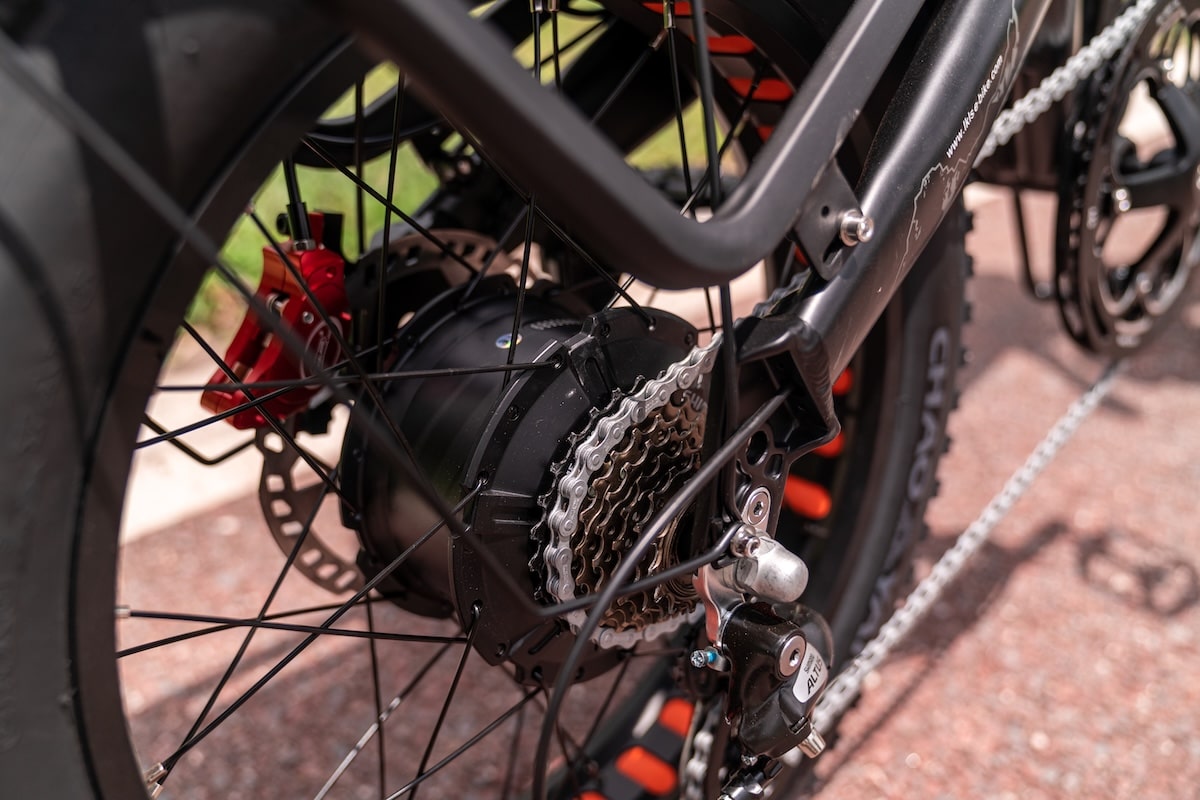 Image 2 : Fat bike LANKELEISI X3000 MAX, un monstre de puissance tout-terrain !