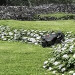 Navimow X4, le robot tondeuse qui ne recule devant aucun terrain. Profitez des offres de lancement !