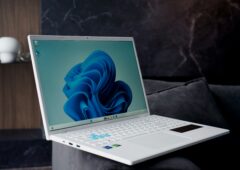Un PC portable sous Windows 11. Sur certains modèles Samsung, un simple logiciel préinstallé a suffi à rendre le lecteur système totalement inaccessible. © Georgiy Lyamin / Unsplash