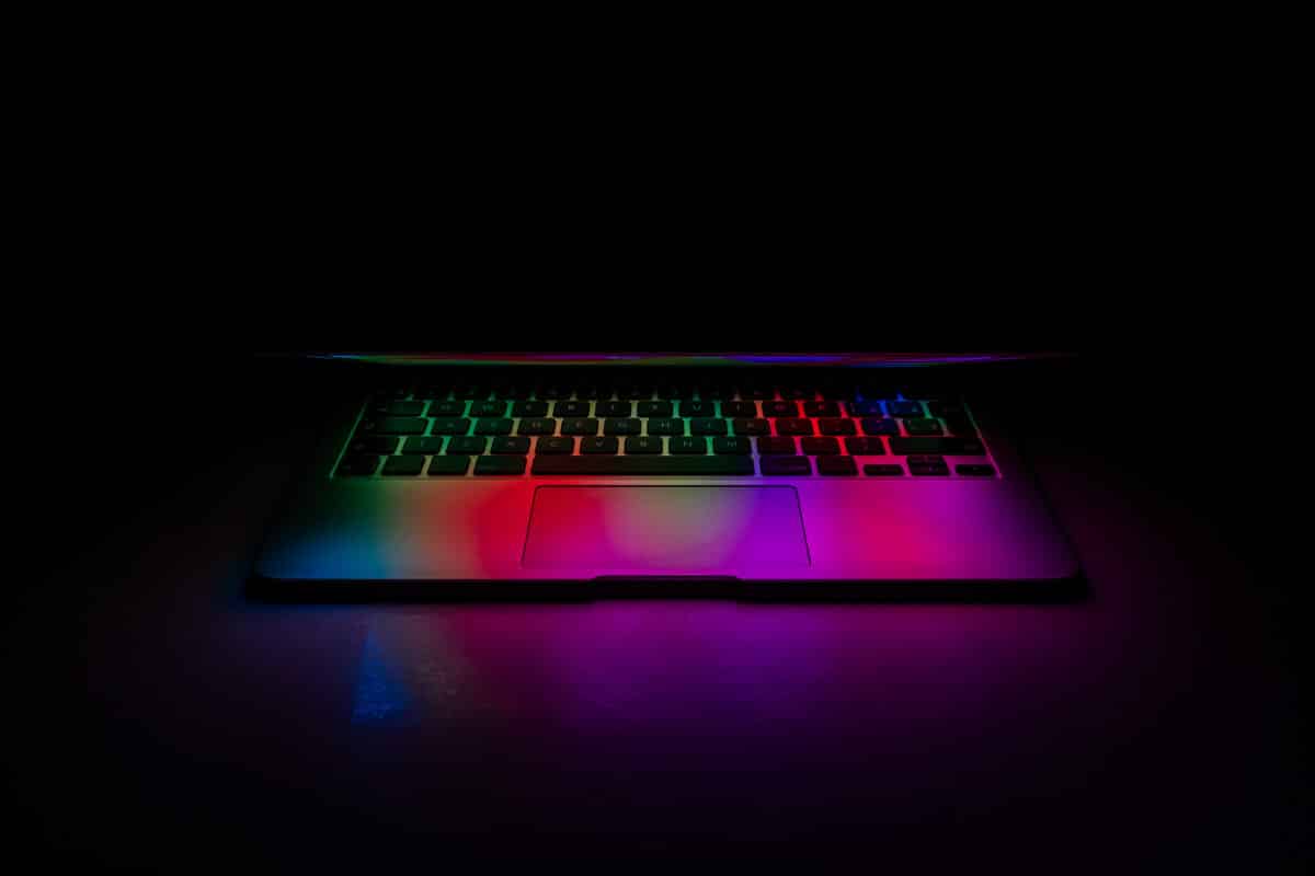 Le MacBook Neo, dont le nom a fuité via un document réglementaire, pourrait devenir le Mac le plus abordable jamais commercialisé.