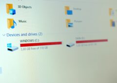Le lecteur C sous Windows, ici affiché dans l'Explorateur de fichiers. C'est précisément cet accès que le bug rend impossible sur les machines touchées. © Shutterstock