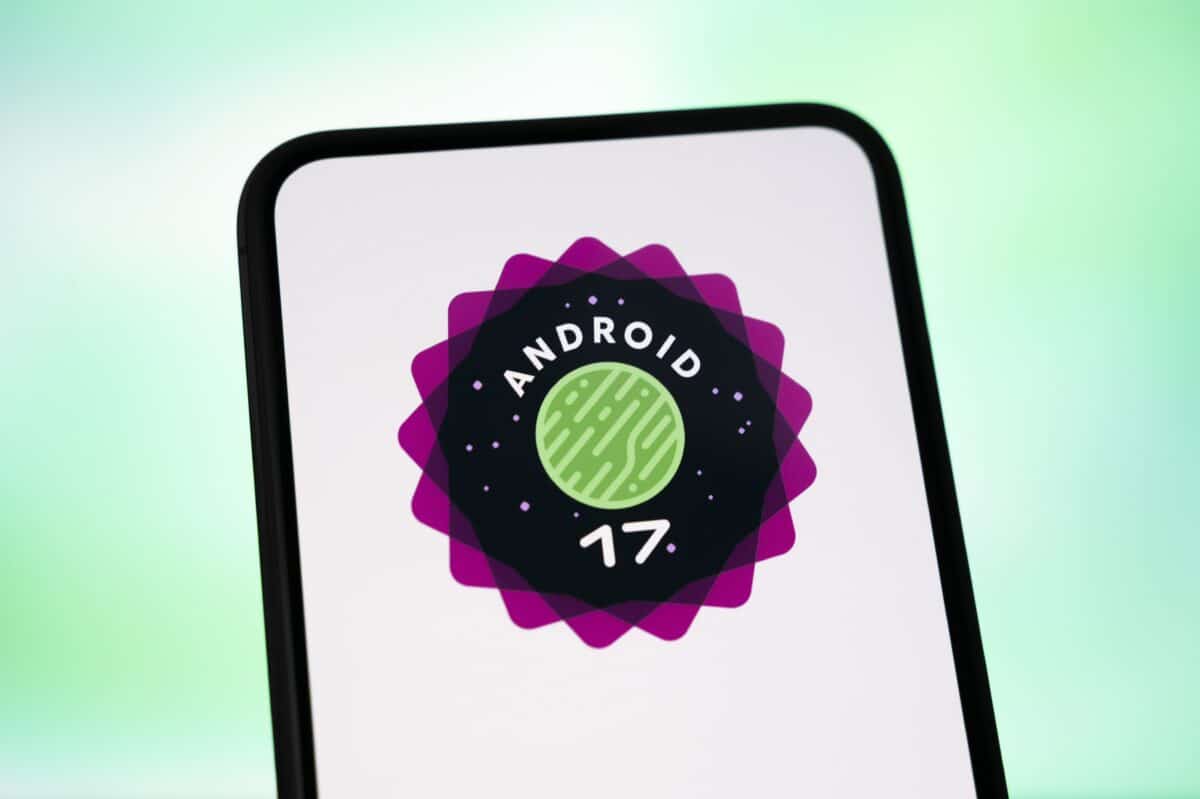 Google I/O 2026 : Android 17, dont le logo arbore une planète verte sur fond étoilé, sera présenté en détail les 19 et 20 mai prochains. © Samuel Boivin