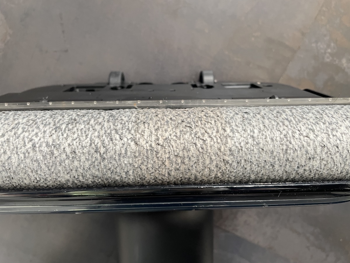 aspirateur laveur eureka floorshine460 rouleau avec traces de ketchup