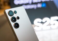 Samsung Galaxy S25 Ultra : le flagship de 2025 s'apprête à recevoir l'intelligence artificielle du S26 via la mise à jour One UI 8.5. © Shutterstock