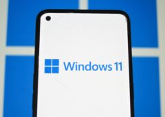 Windows,11,Logo,Displayed,On,A,Smartphone,Screen.,Indonesia,