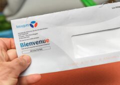 Bouygues Telecom communique habituellement par courrier à l'entrée en relation   pour B&You Max, c'est un email, parfois noyé dans les spams, qui notifie la modification du contrat.