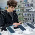 “La hausse des prix est inévitable” : le smartphone abordable vit ses derniers mois, et personne n’y peut rien