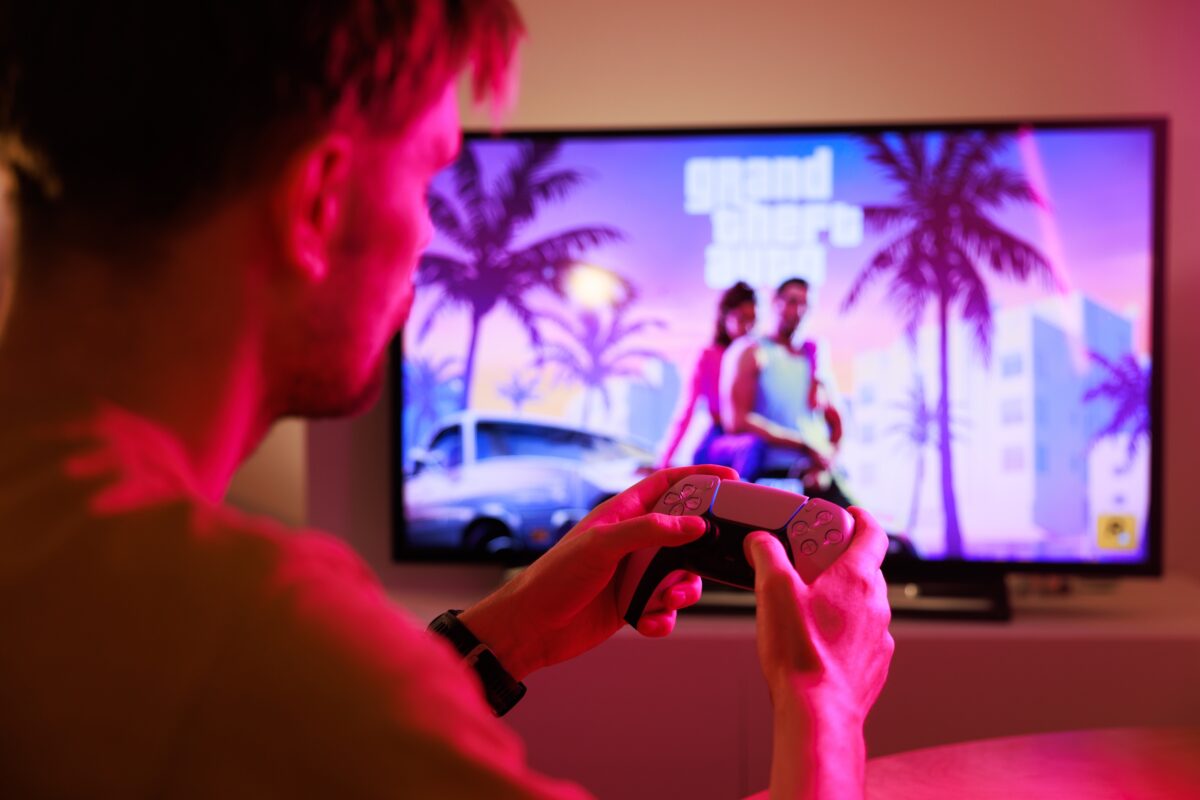 GTA 6 est prévu pour le 19 novembre 2026 sur PS5 et Xbox Series. La version PC, elle, se fait toujours attendre.