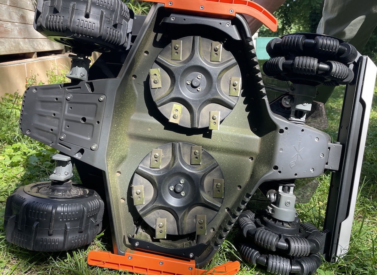 Image 2 : Test Mammotion Luba 3 AWD : le 4x4 des robots tondeuses