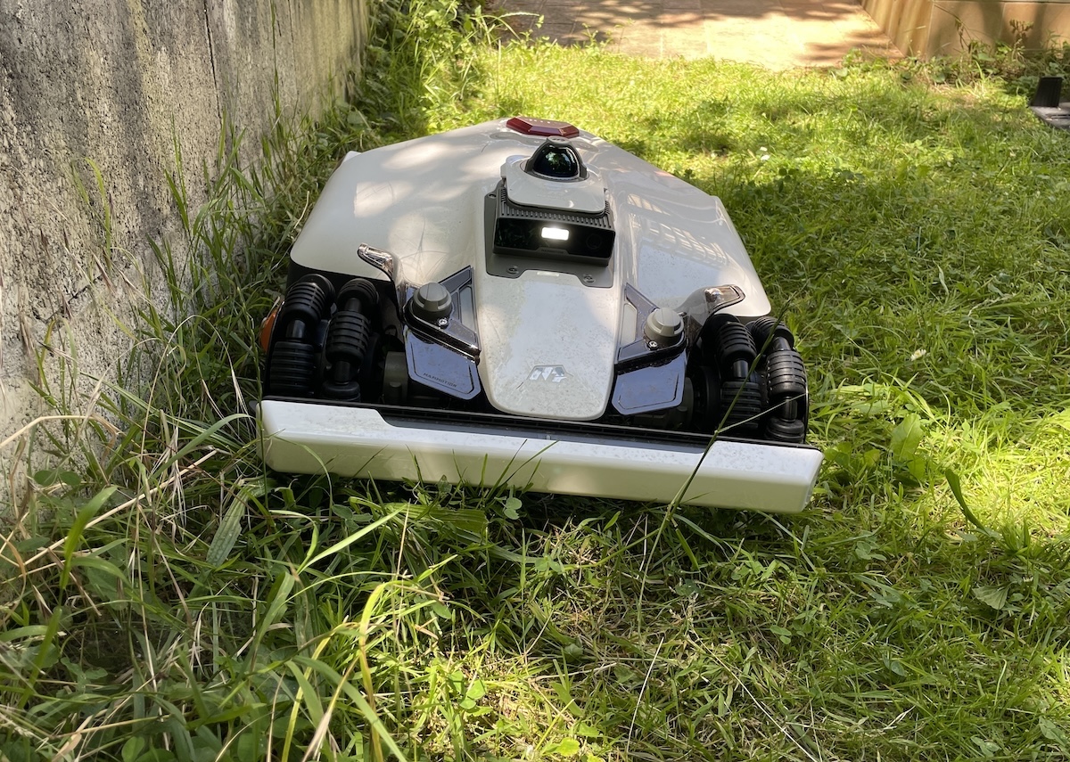 Image 9 : Test Mammotion Luba 3 AWD : le 4x4 des robots tondeuses