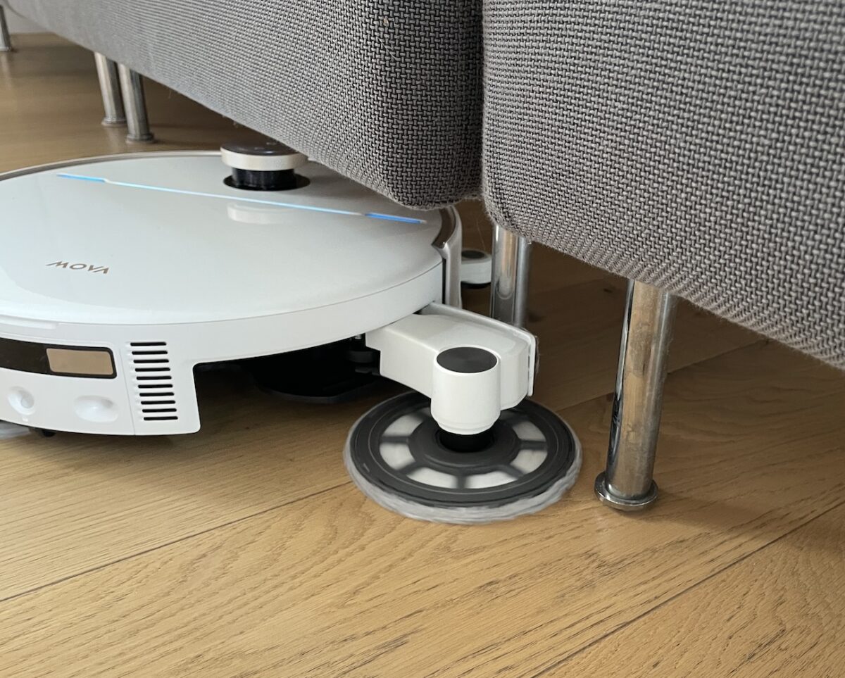 le robot aspirateur Mova V70 Ultra Complete pied de canapé